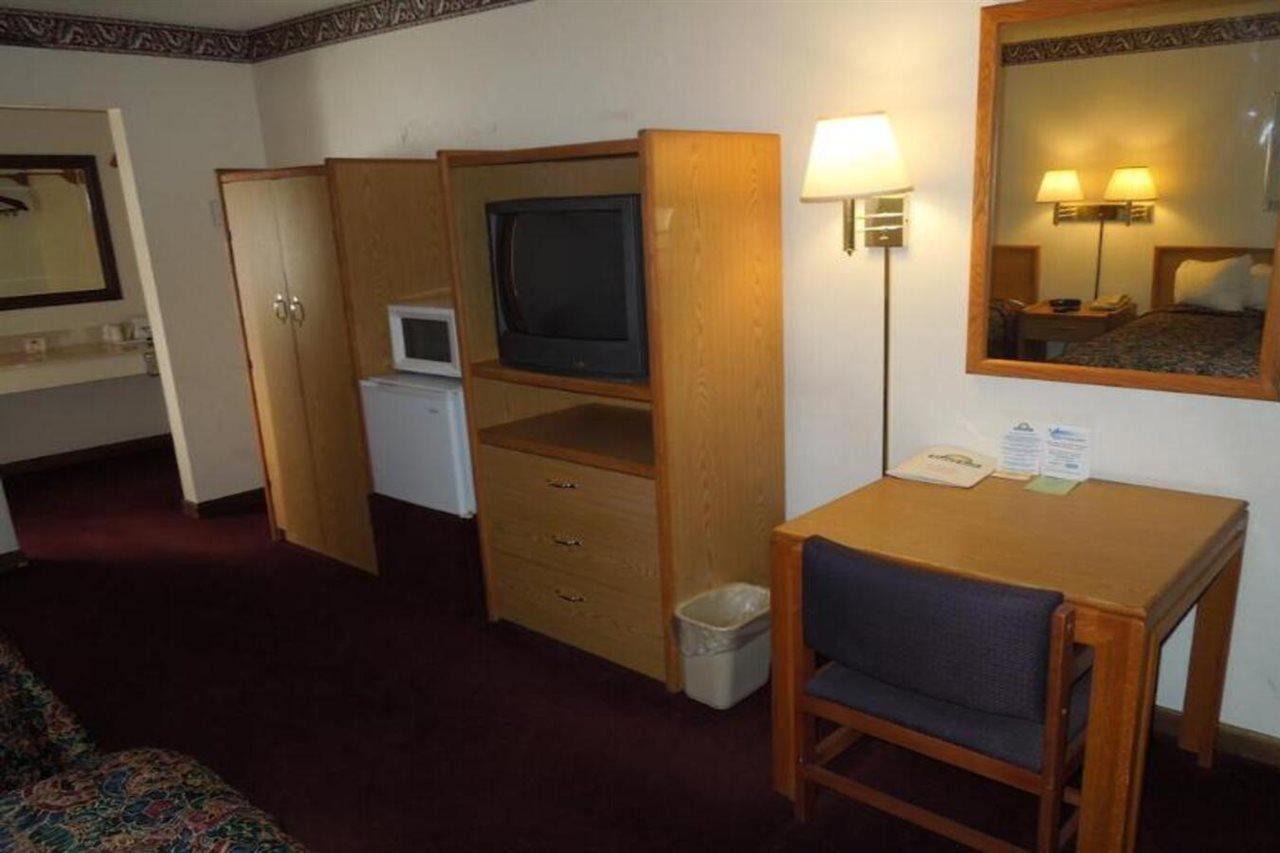 Days Inn Riverton Kültér fotó